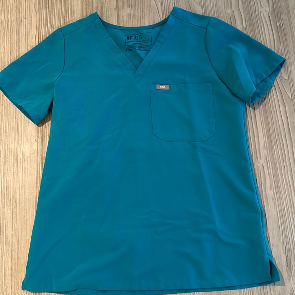 Teal Figs Catarina scrub top